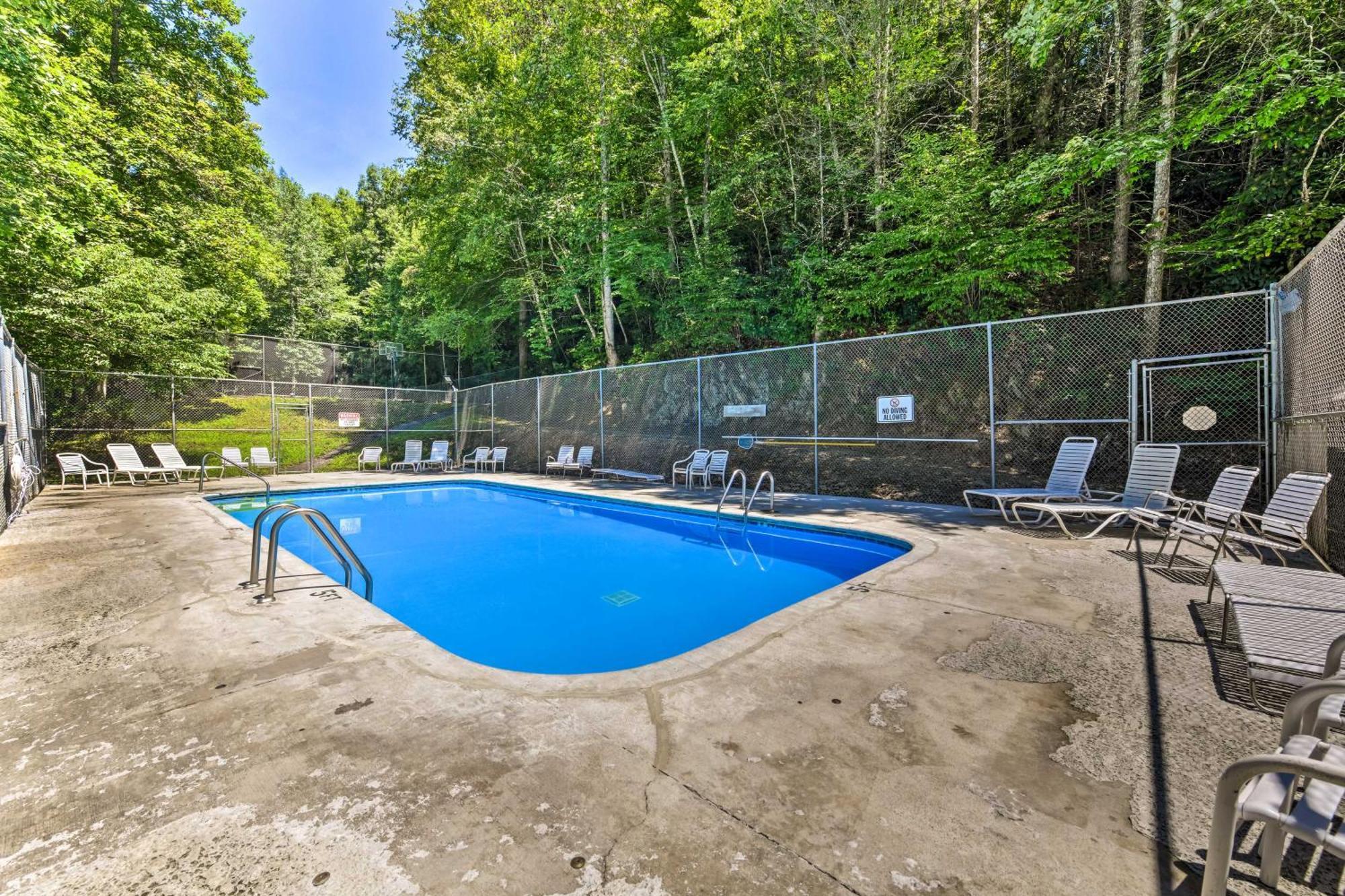 Gatlinburg Cabin With Game Room, Hot Tub And Mtn Views Extérieur photo