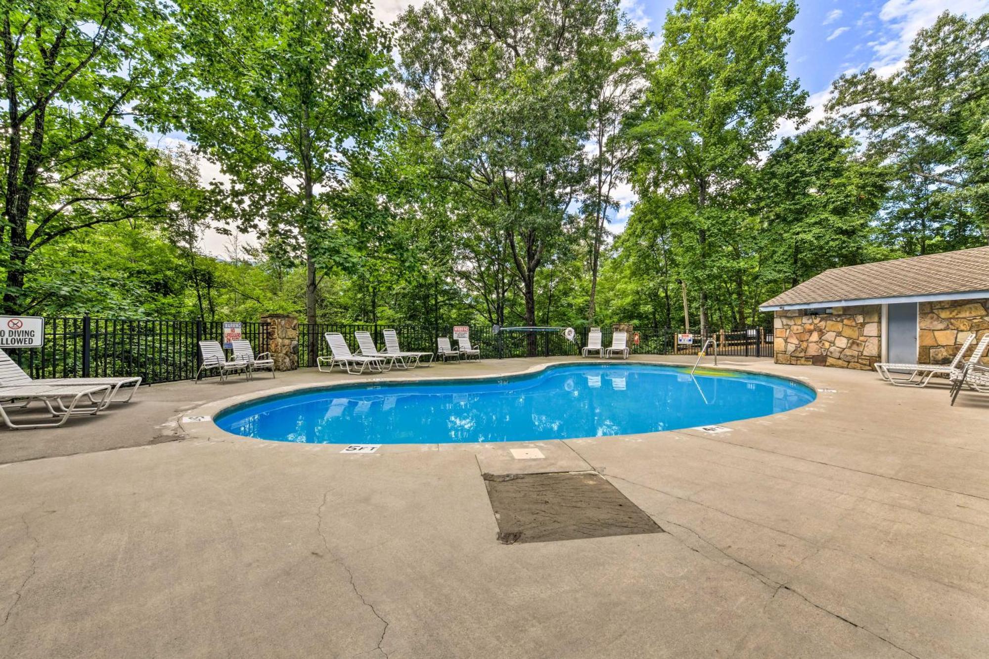Gatlinburg Cabin With Game Room, Hot Tub And Mtn Views Extérieur photo
