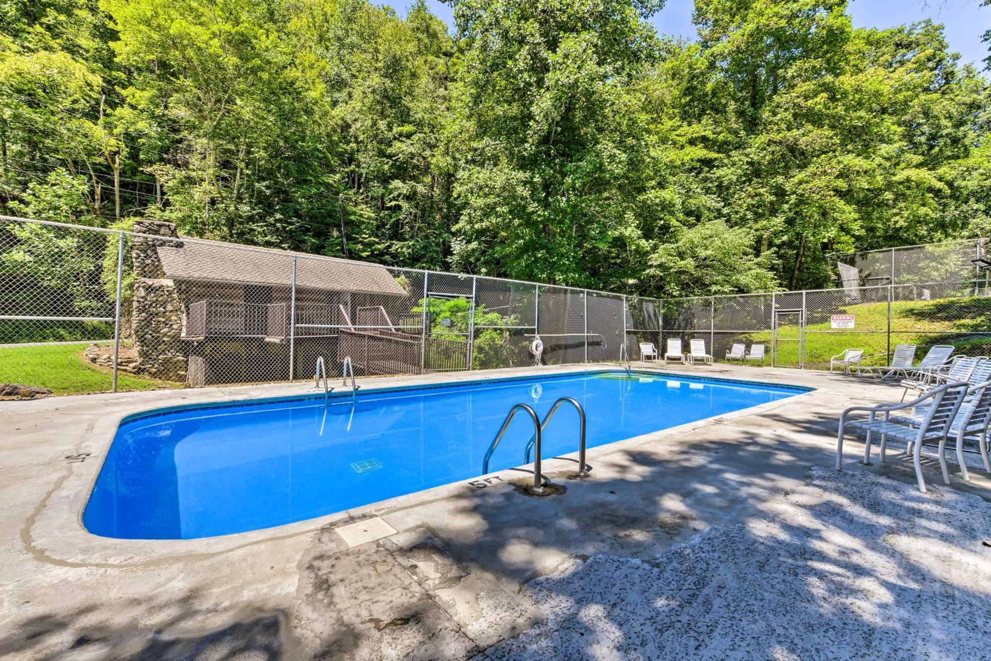 Gatlinburg Cabin With Game Room, Hot Tub And Mtn Views Extérieur photo