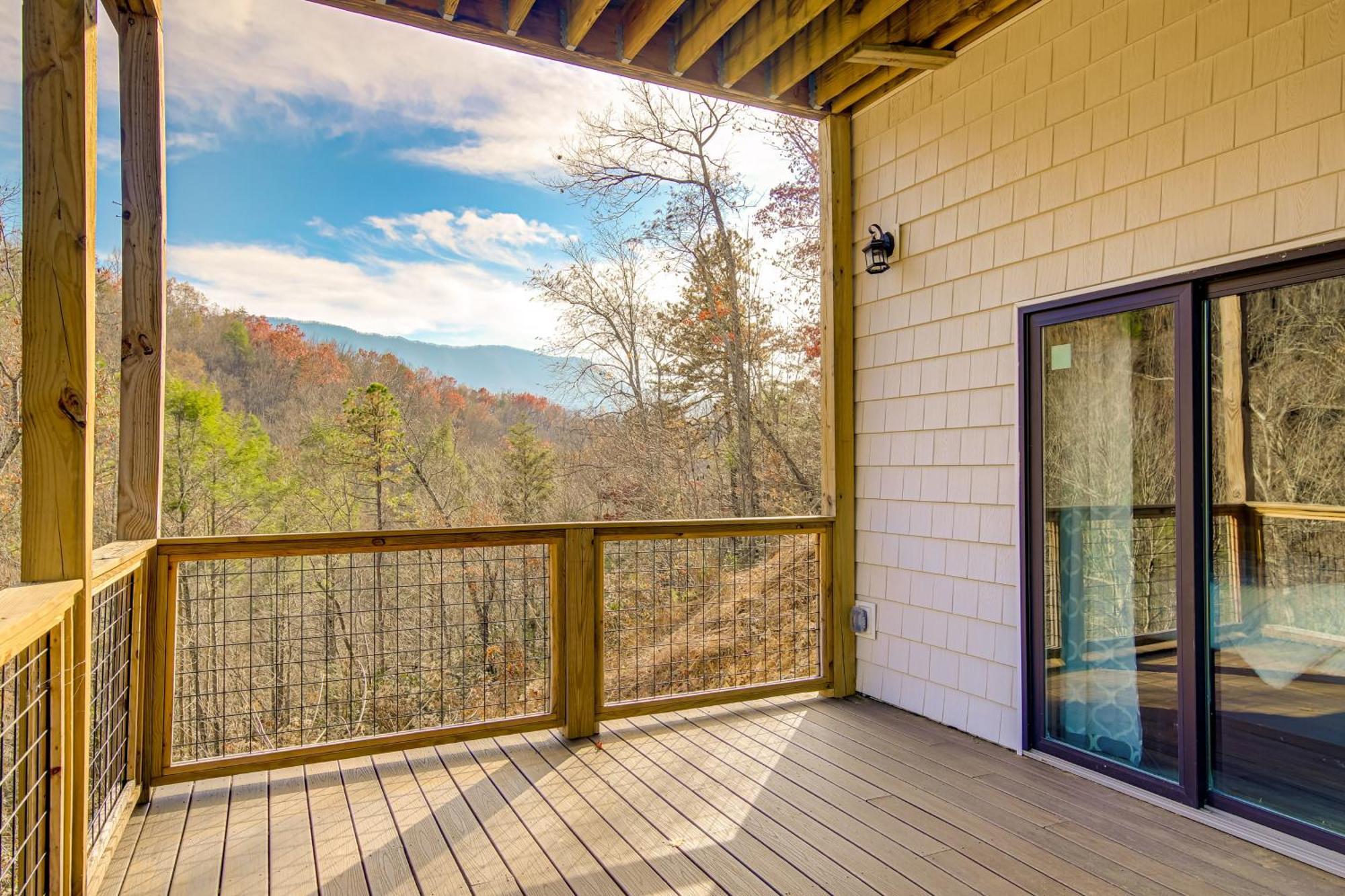 Gatlinburg Cabin With Game Room, Hot Tub And Mtn Views Extérieur photo