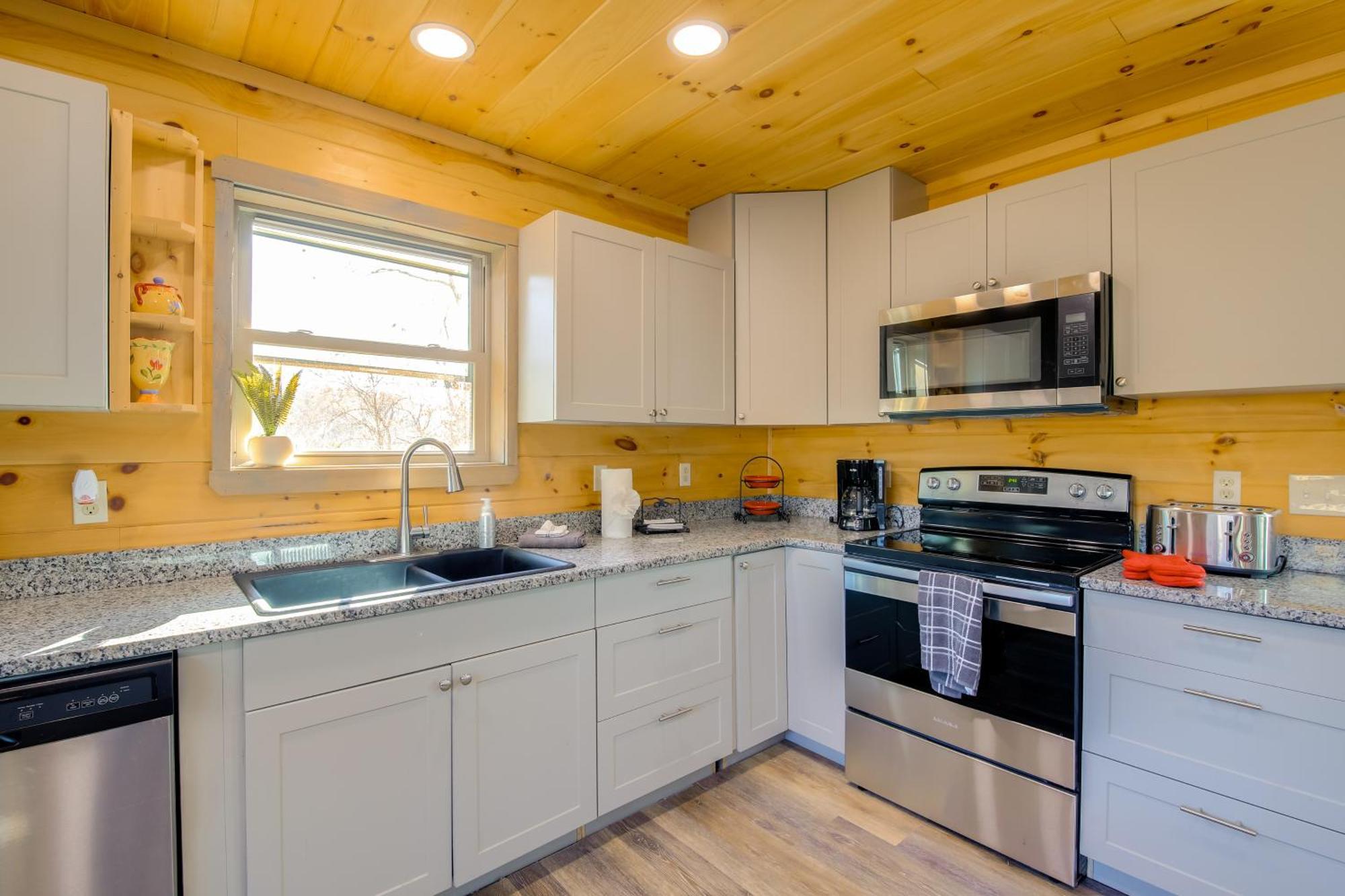 Gatlinburg Cabin With Game Room, Hot Tub And Mtn Views Extérieur photo