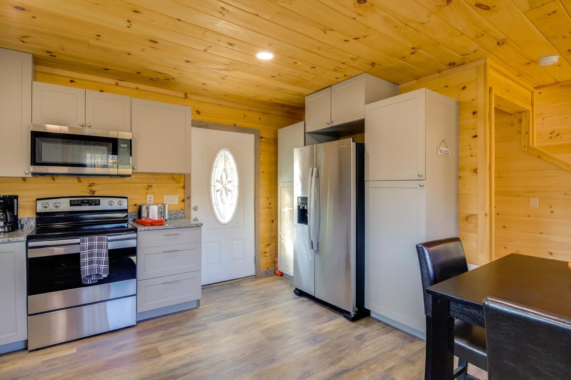 Gatlinburg Cabin With Game Room, Hot Tub And Mtn Views Extérieur photo