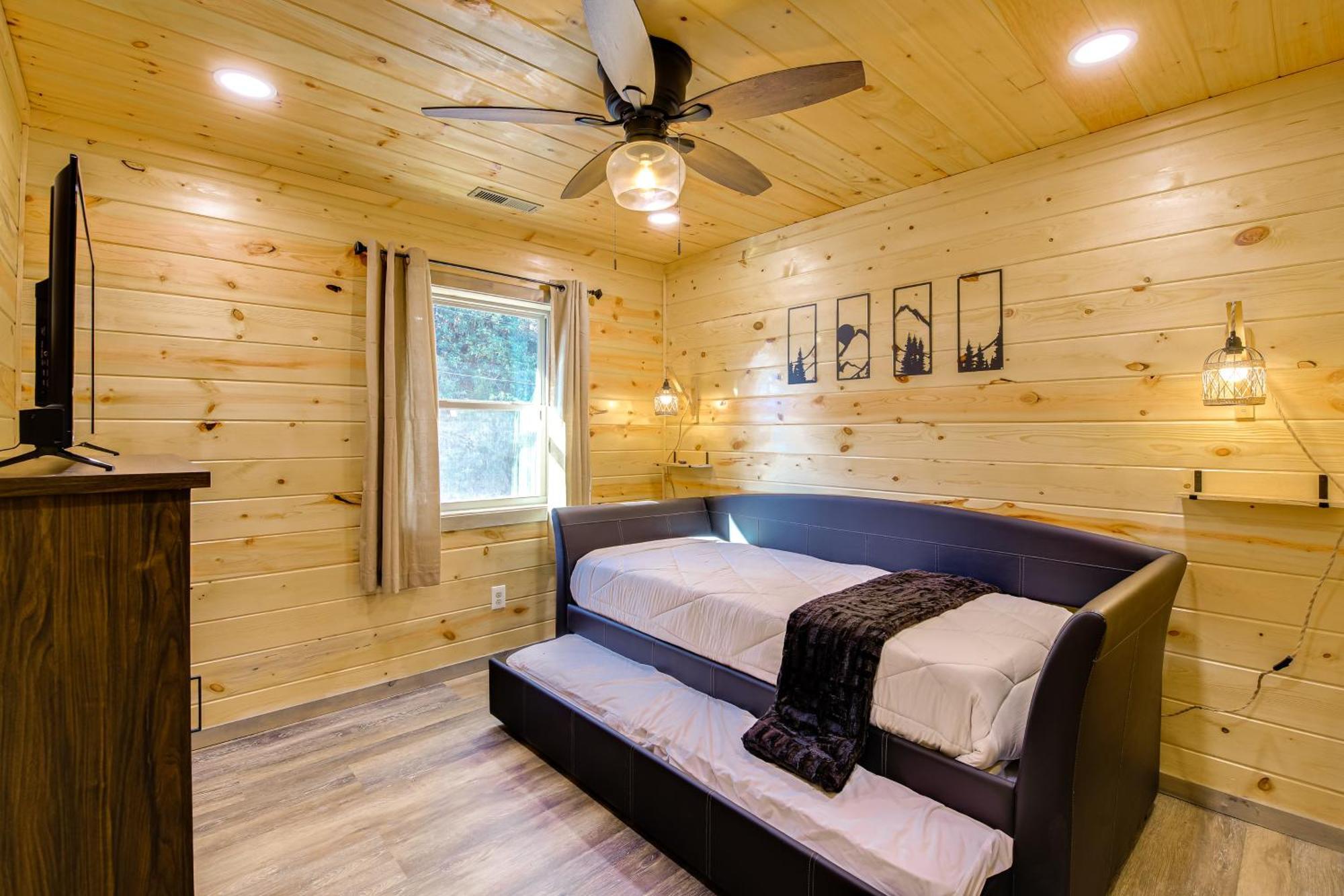 Gatlinburg Cabin With Game Room, Hot Tub And Mtn Views Extérieur photo