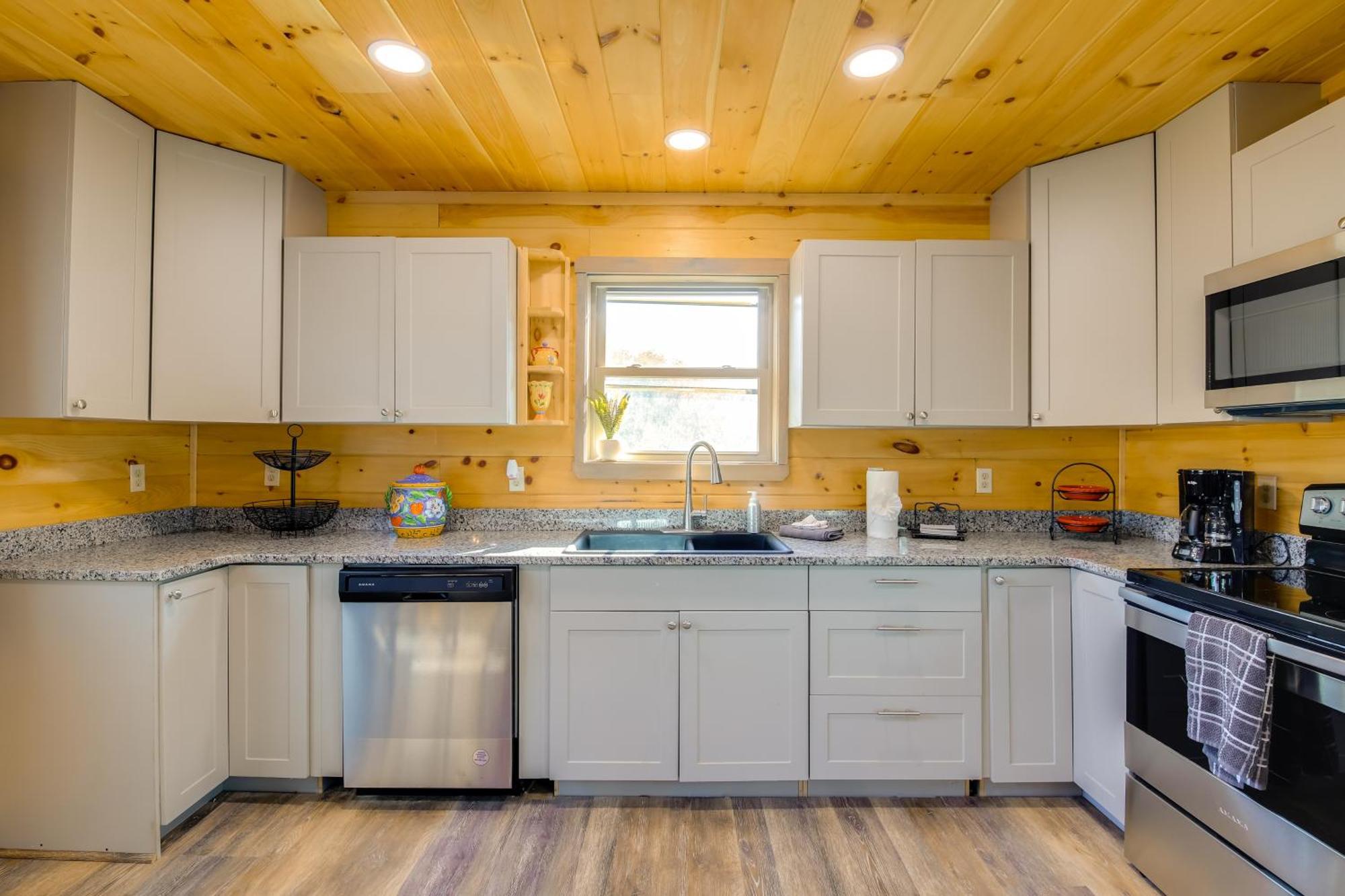 Gatlinburg Cabin With Game Room, Hot Tub And Mtn Views Extérieur photo