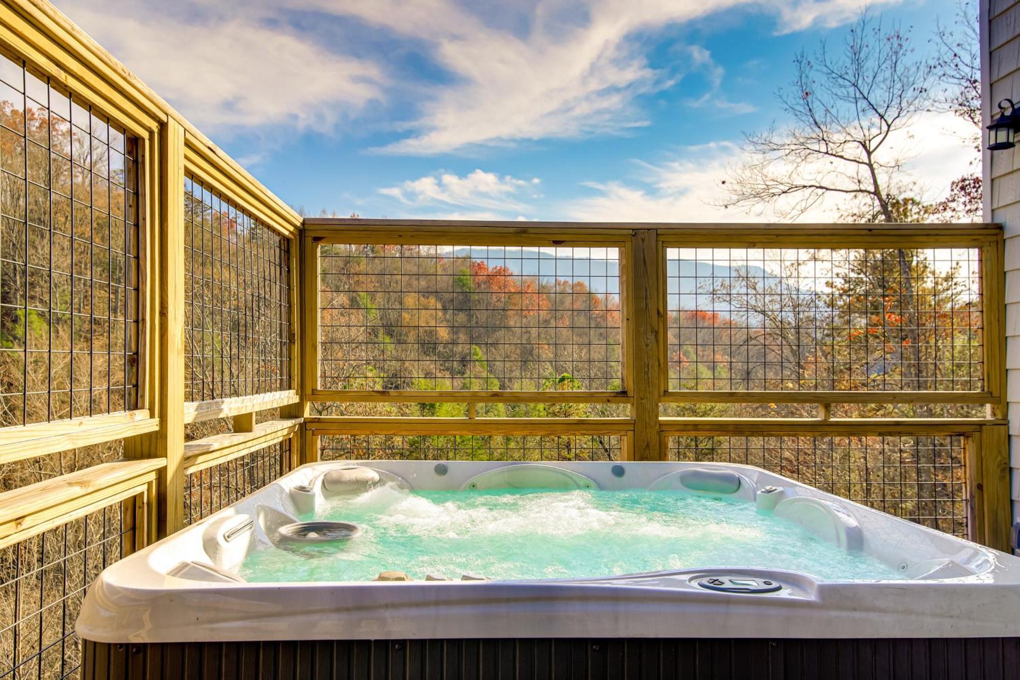 Gatlinburg Cabin With Game Room, Hot Tub And Mtn Views Extérieur photo